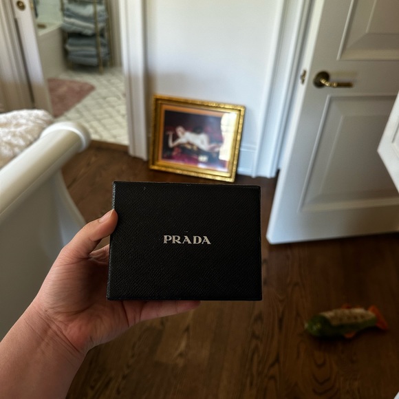 Prada box - Picture 2 of 2